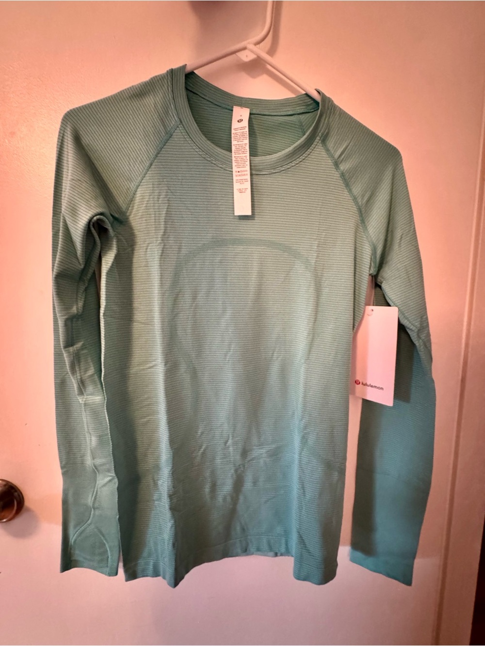 Swiftly Tech Long-Sleeve Shirt 2.0 *Hip Length
Spandex Stripe Fountain/White - Picture 2 of 5